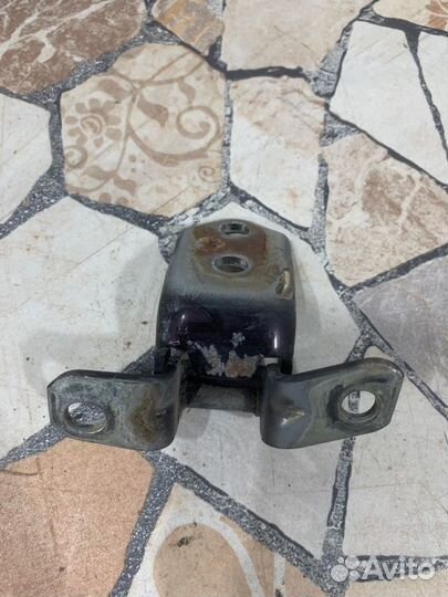 Петля двери Mazda 6 седан 2.0 LF 2005