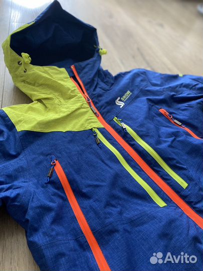 Горнолыжный комбинезон