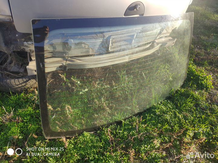 Заднее стекло Рено Логан 1