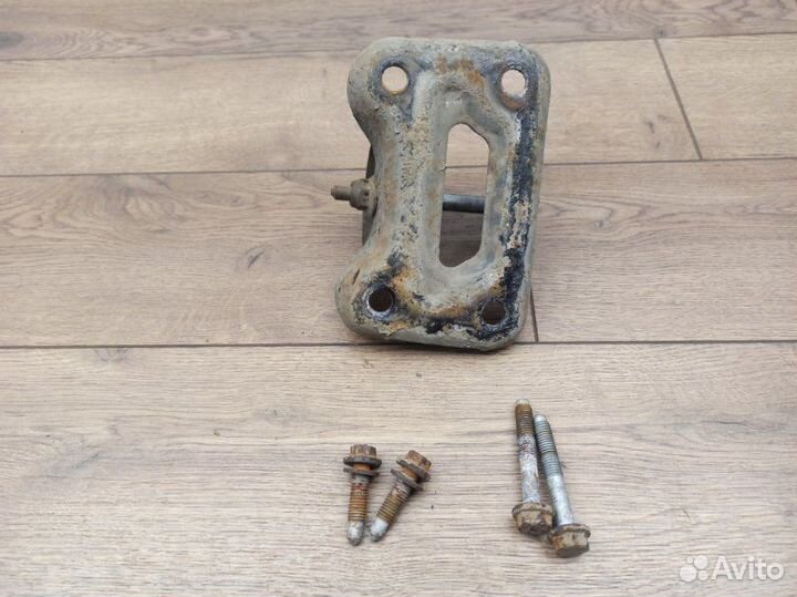 Крепление балки подвески заднее Peugeot 308