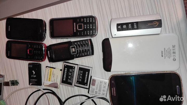 Запчасти, телефоны,провода,батарейки светильник