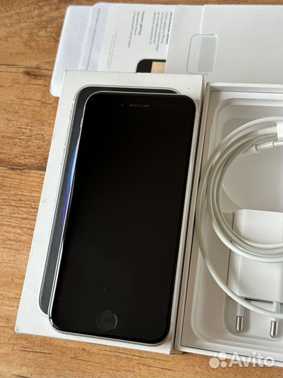 iPhone SE (2020), 64 ГБ