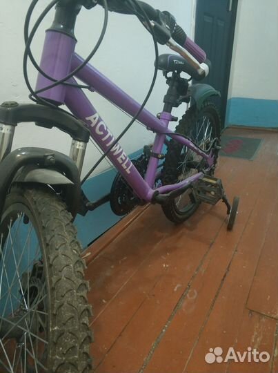 Велосипед с дополнительными колесами