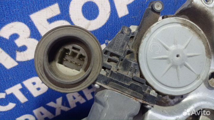 Задний правый стеклоподъемник Toyota Camry 40