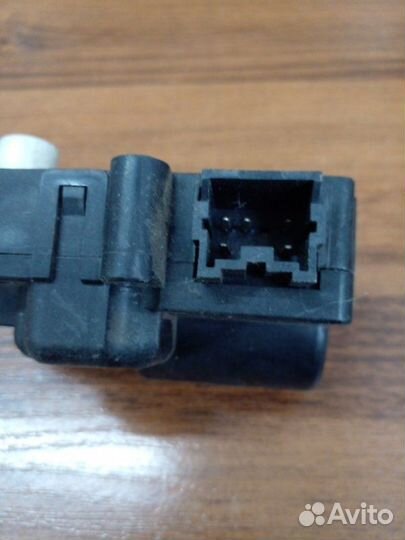 Сервопривод заслонки отопителя Mitsubishi Galant 8