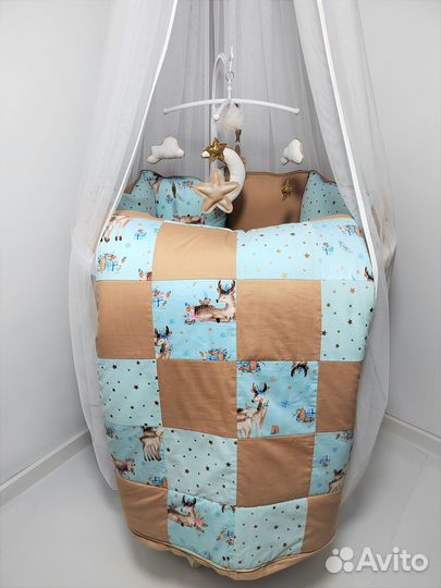 Комплект в детскую кроватку с бортиками