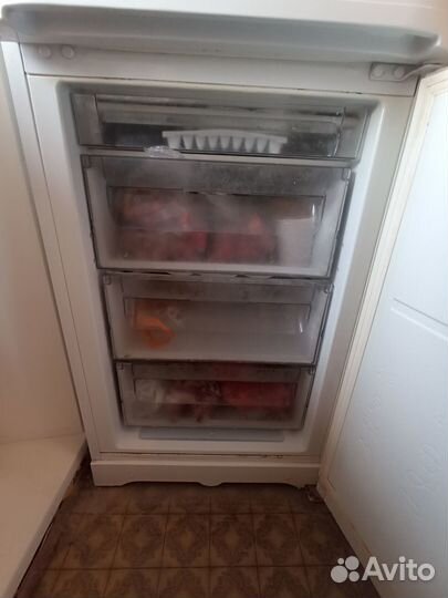 Холодильник Hotpoint Ariston