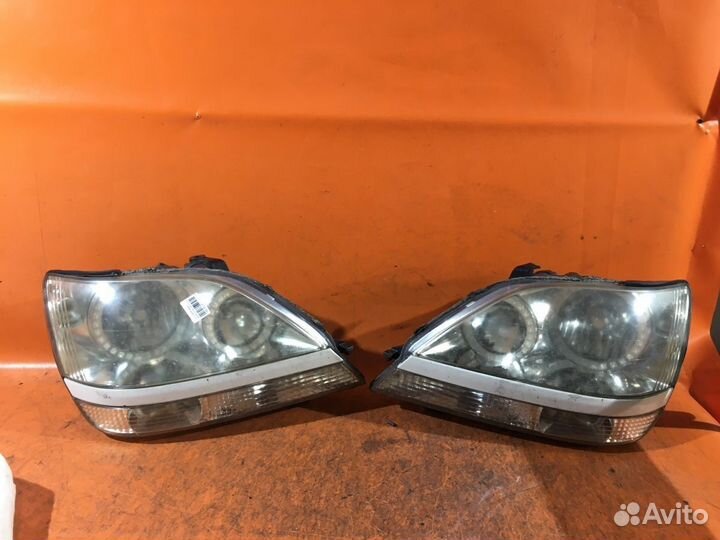 Фары Toyota Harrier mcu10w