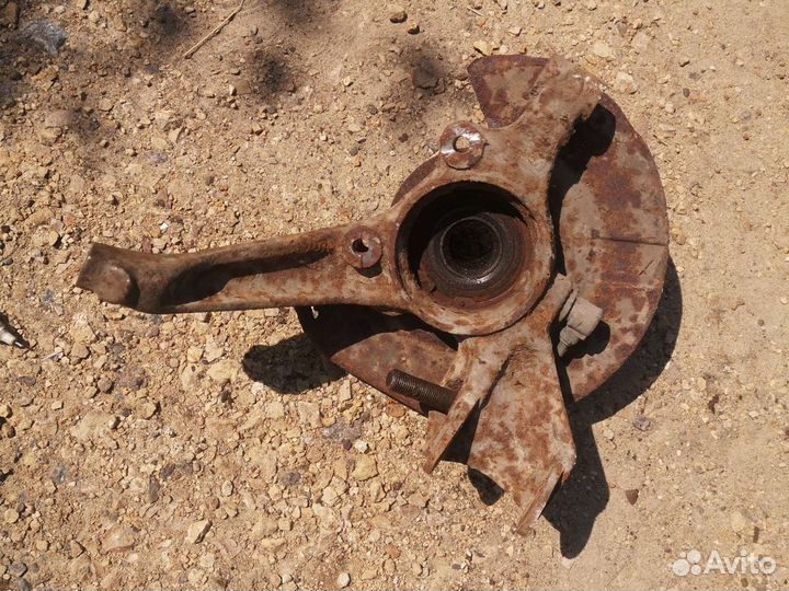 Кулак поворотный зад Audi 100C4 /A6C4 левый