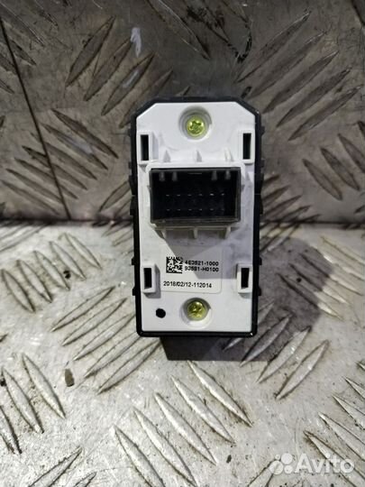 Кнопка стеклоподъемника Kia Rio 4, X-line