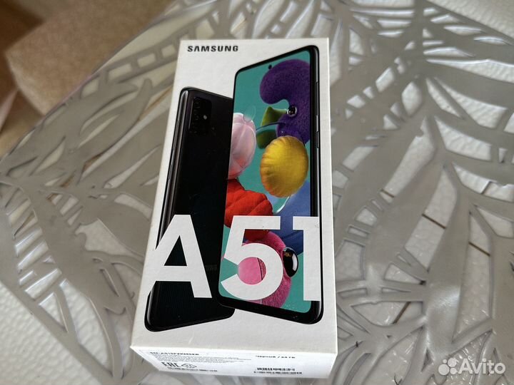 Пустая коробка от телефона