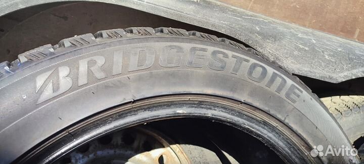 Bridgestone Blizzak Spike-01 255/50 R19 107H