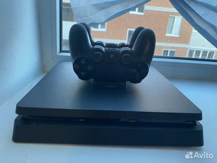 Игровая приставка ps4