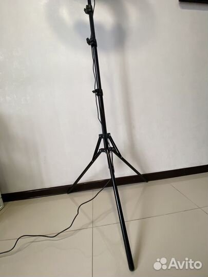 Кольцевая лампа со штативом FE480