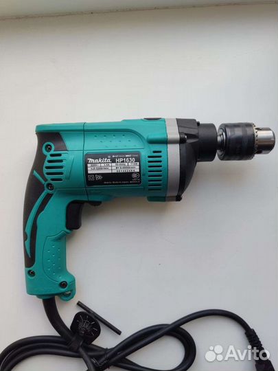 Ударная дрель makita