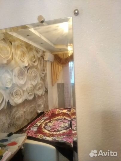 Зеркало с окантовкой по краю