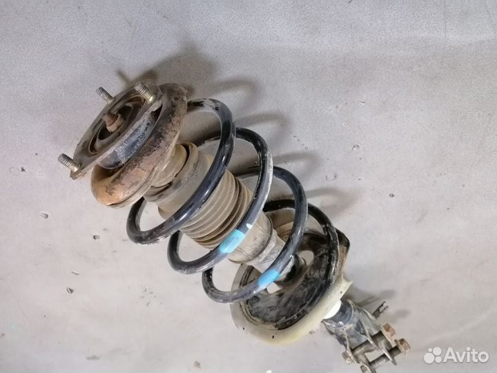 Амортизатор передний левый Nissan Almera Class