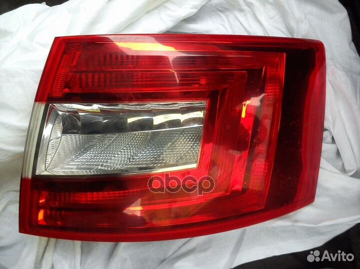 Фонарь задн.прав.skoda octavia 2013 5E5945112 VAG
