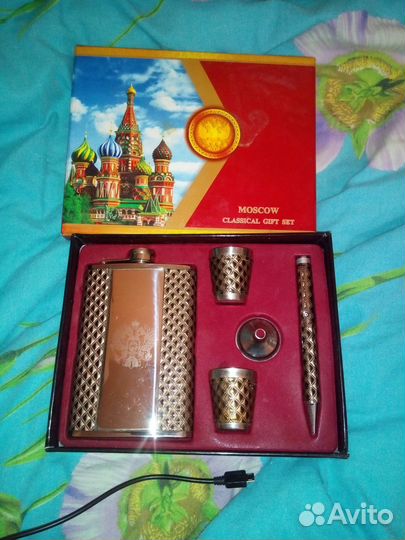 Фляжка подарочная с лейкой, 2-мя рюмками и ручкой