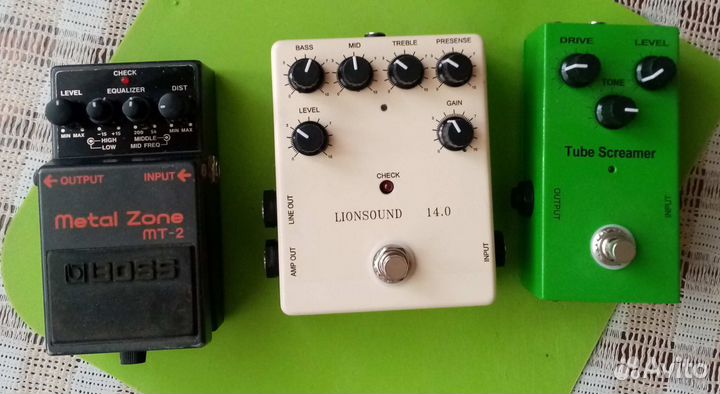 Гитарная педаль перегруза и кабель