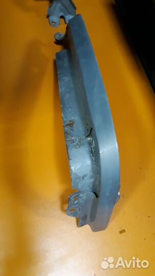 Планка (ресничка ) фары toyota crown gs131