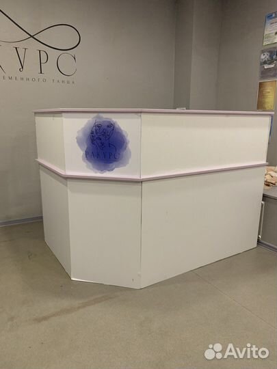 Стойка ресепшн