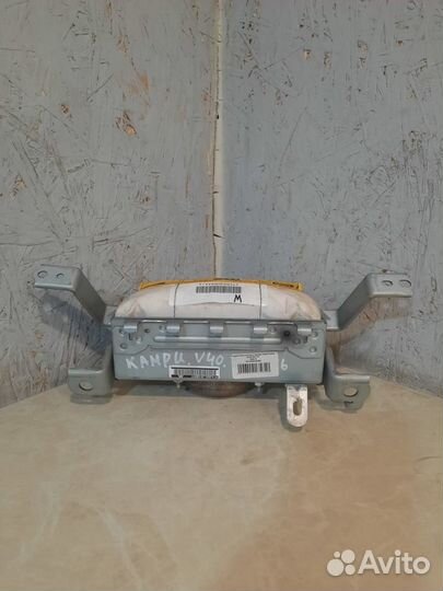 Подушка безопасности в торпедо Toyota Camry 40