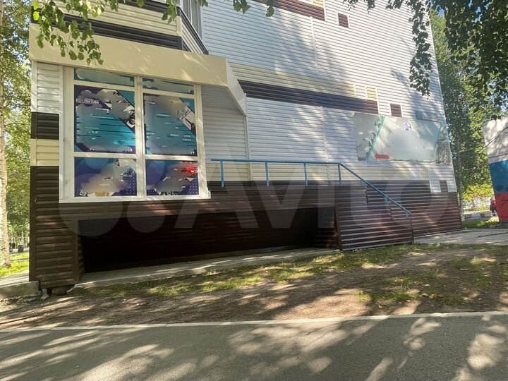 Свободного назначения на первой линии 87,2 м²