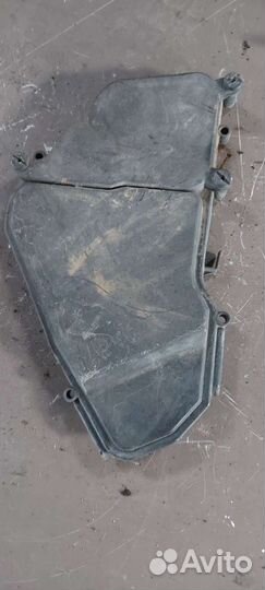 Крышка блока предохранителей на Volkswagen Touareg