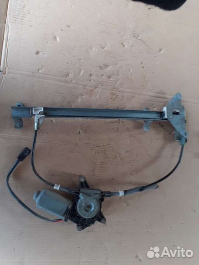 Стеклоподъемник электро зад пра Nissan Primera P10
