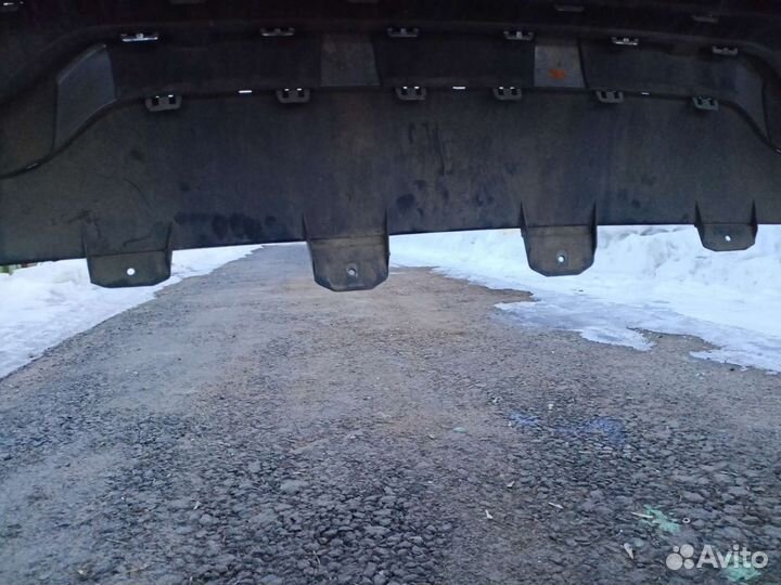 Продам бампер на GL 166