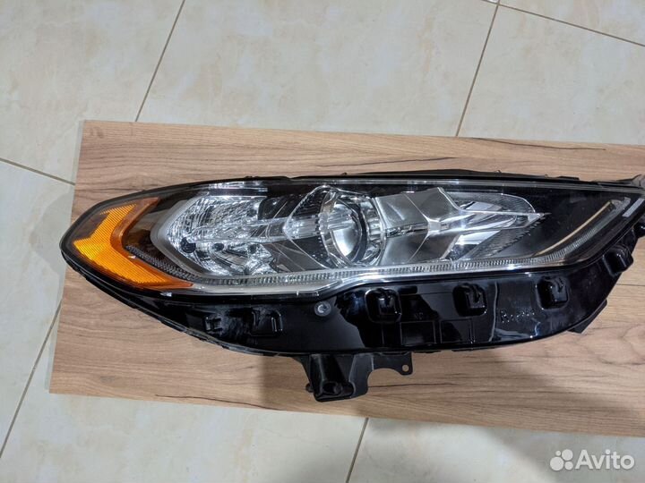 Фара передняя правая Ford Fusion North America