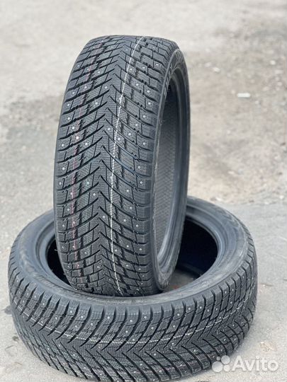 Zmax Winternova Stud II 275/40 R22 и 315/35 R22 96U