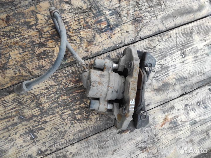 Суппорт передний правый Mazda Demio DY3R DY3W DY5R