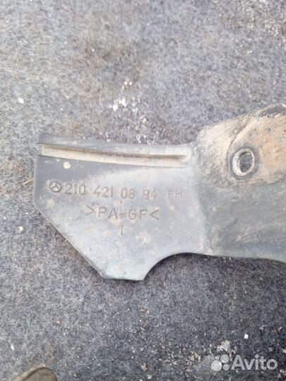 Кронштейн шланга датчика ABS Mercedes w202