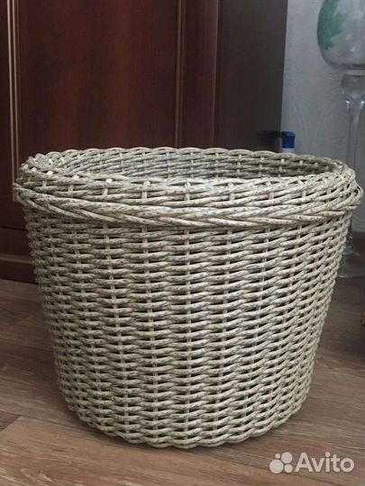 Кашпо из искусственного ротанга