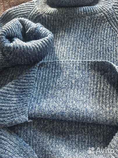 Свитер с воротником