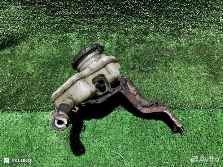 Бачок для тормозной жидкости на honda CRV RE4 K24A