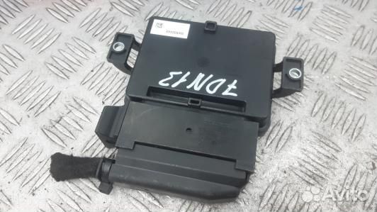 Блок управления ручника (стояночного тормоза) audi