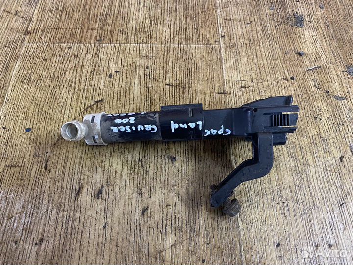 KWN243 Форсунка омывателя правая Лэнд Крузер 200(1