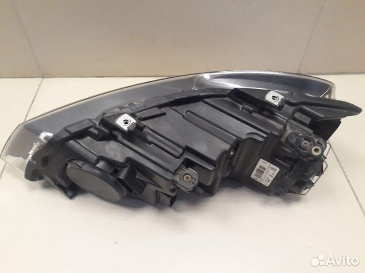 Фара правая Volkswagen Polo