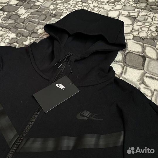 Nike Tech Fleece (черная)