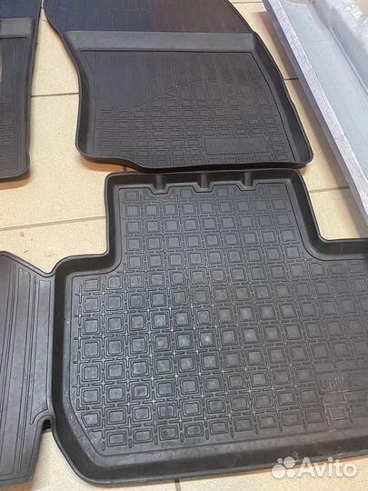 Автомобильные коврики на Mitsubishi Outlender 3