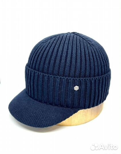 Шапка с козырьком из 90