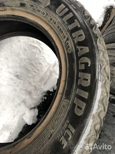 Goodyear Ultragrip Ice Arctic 215/65 R16 98T