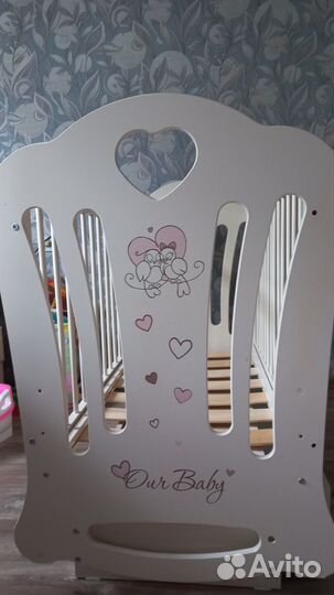 Кроватка с маятником и матрасом