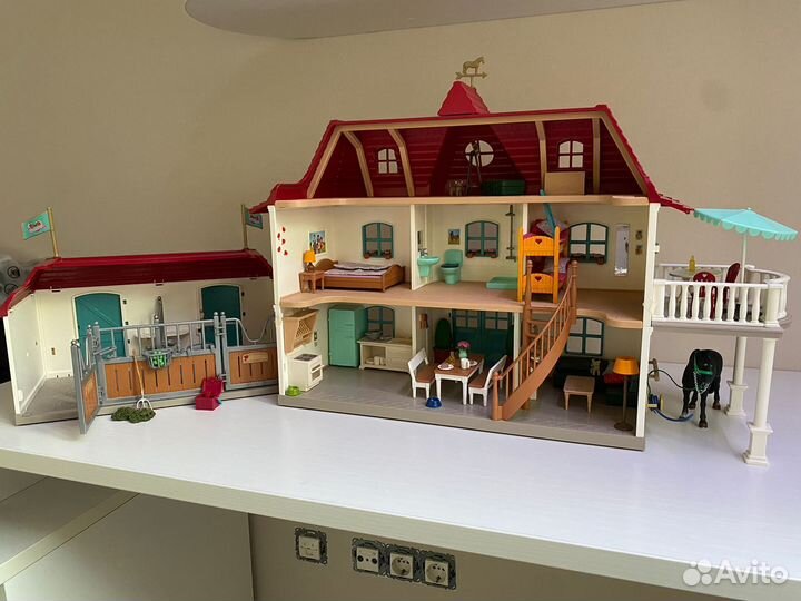 Набор Schleich Конный двор с домом и конюшней