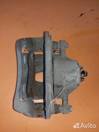 Суппорт тормозной левый правый на Hyundai Solaris