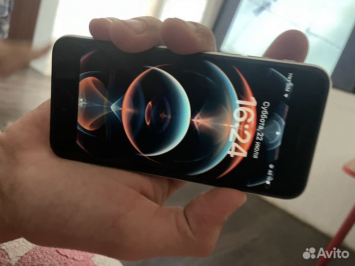 Телефон iPhone se 2020