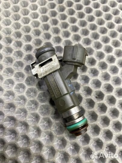 Б/У топливная форсунка Nissan Primera P12 QR20DE